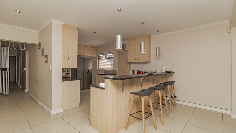 4 Bedroom Property for Sale in Flamingo Vlei Western Cape